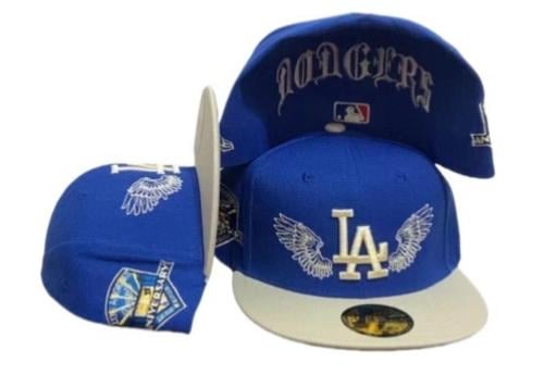 كاب ازرق  LA مقفل