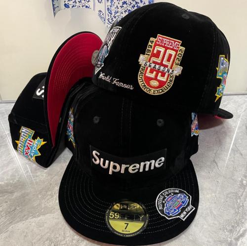 كاب  أسود Supreme مخمل  مقفل