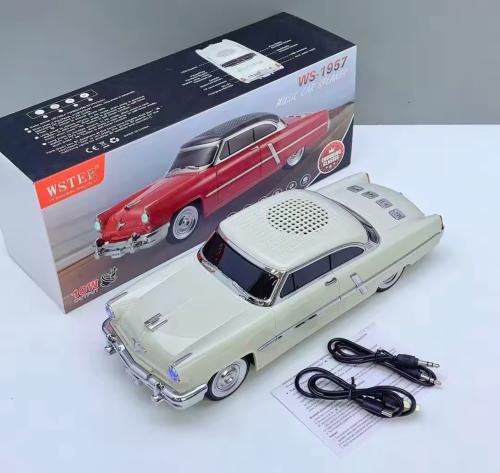 سماعه سبيكر على سيارة كلاسيك موديل 1957