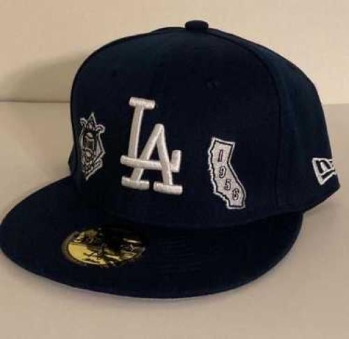 كاب كحلي LA مقفل