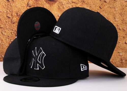 كاب أسود NY مقفل