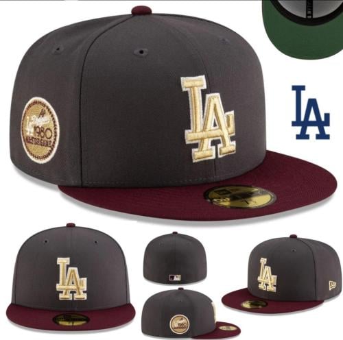 كاب رمادي عنابي  LA مقفل