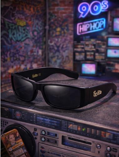 نظارة أسود  لاتينة