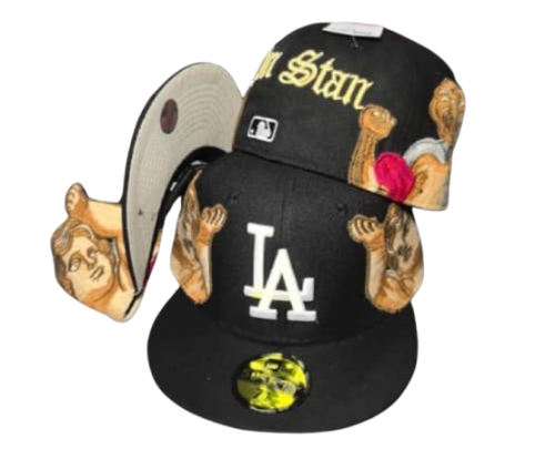 كاب أسود  LA مقفل