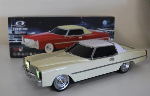 سماعه سبيكر على سيارة كلاسيك موديل 1966