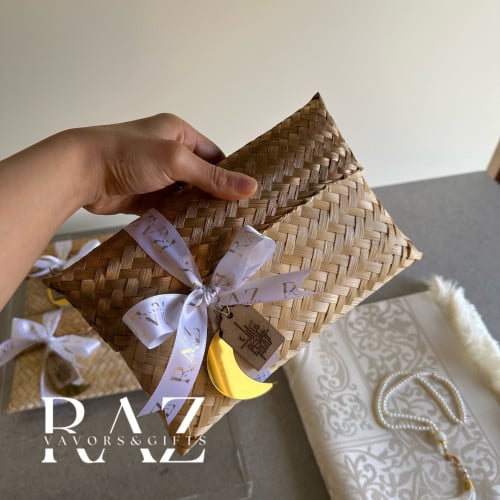 شنطة خوص مع سجاد وسبحة