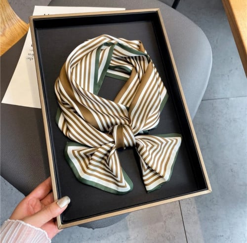 شال طويل بطباعة مقلم بيج/زيتي