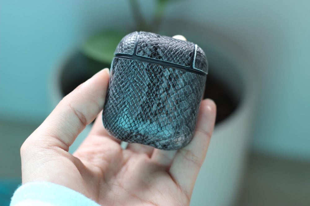 كفر ايربودز جلد