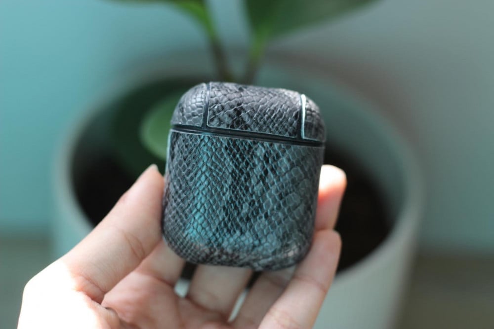 كفر ايربودز جلد