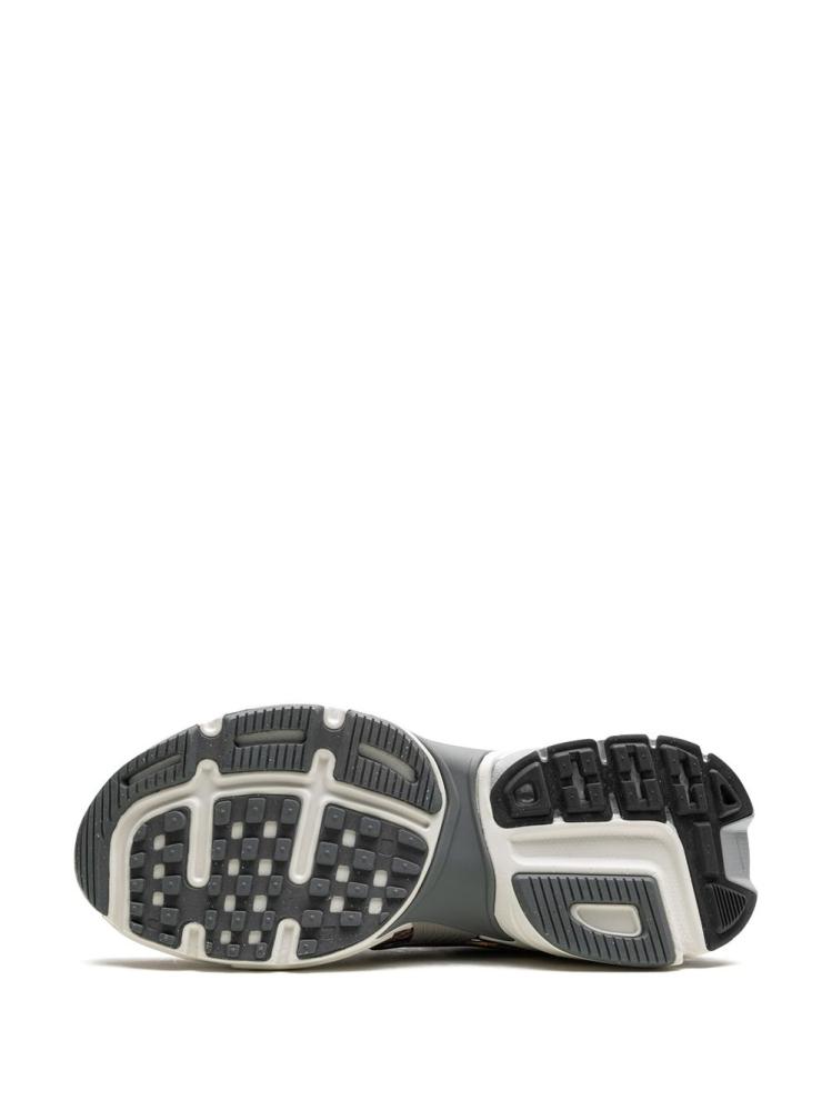 حذاء Nike V2K tekno