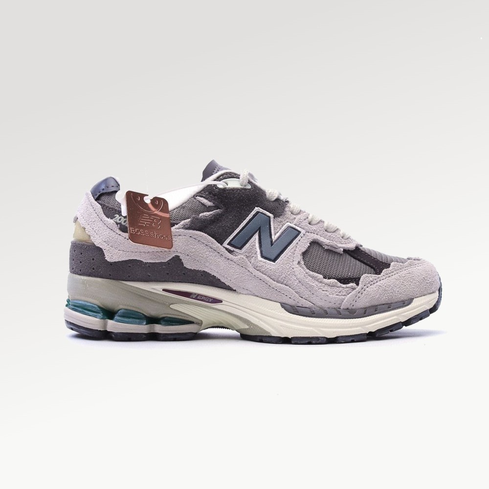 حذاء New Balance 2002R