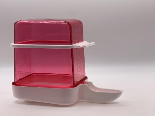 مشربية سعة 200 ملي و مرقمة + مثبت لون وردي