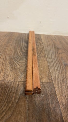 مجثم خشب احمر خاص بقفص 600 يركب بالطول