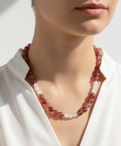 عقد حجر الستروبيري كوارتز والجاد الطبيعي