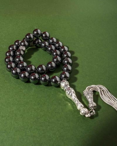 سبحة حجر هيماتيت اسود لامع