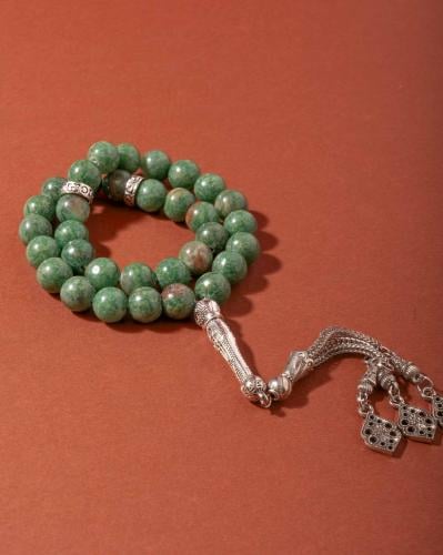 سبحة انيقة حجر طبيعي ميكا