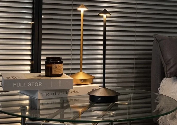 مصابيح طاولة عصرية تعزز جمالية منزلك وتضيف لمسة فنية متميزة