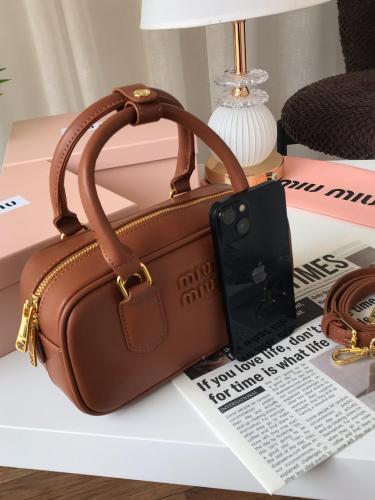 شنطة miu miu
