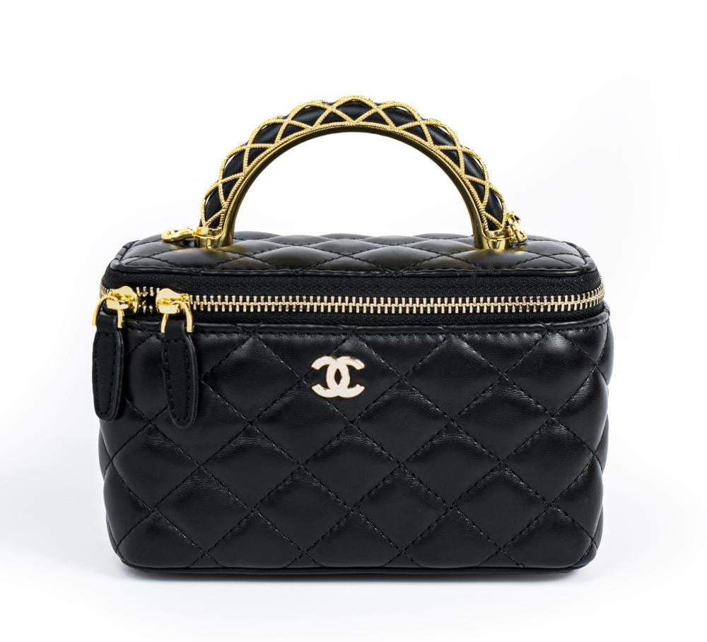حقيبة شانيل ڤانيتي  مع مرآة داخلية