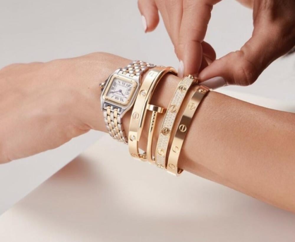 كيف تنسقين الإكسسوارات لتحصلي على إطلالة أنيقة ومتوازنة