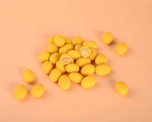 دراجيه لوز بالليمون مغطى بالشوكولاتة البلجيكية الصفراء