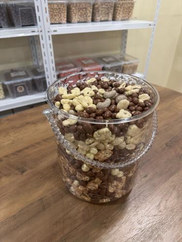 دراجيه من مكسرات فاخرة بالشوكلاتة البلجيكية في علبة