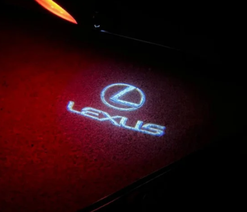 عدسة ( Lexus مع علامة )