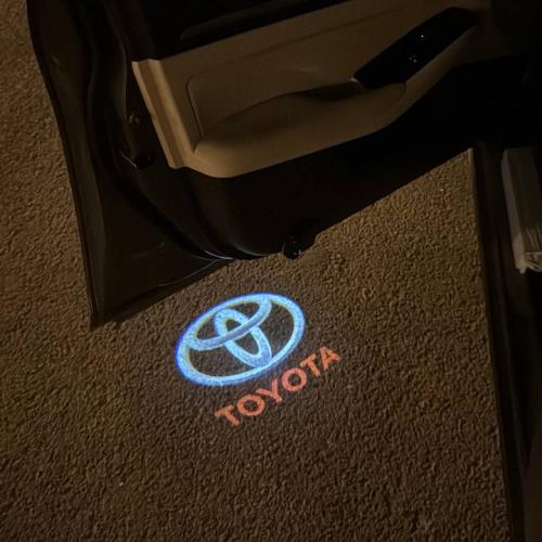 بروجكتر لباب السيارة بعدسة ( Toyota )