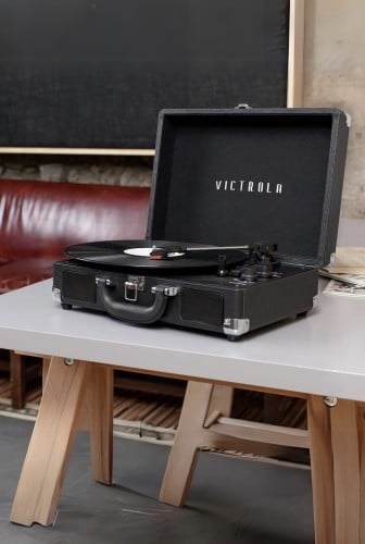 مشغل اسطوانات Victrola اسود