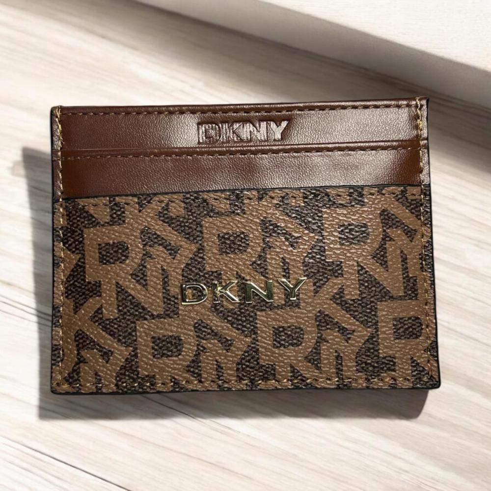 محفظه بطاقات من براند دكني