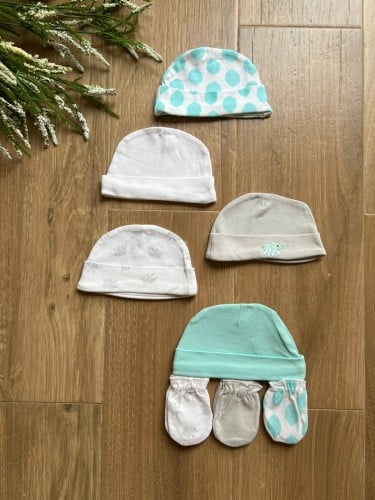 قبعات مع قفازات