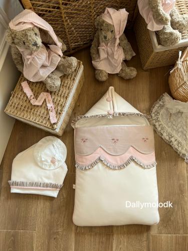 مدس بيج  بناتي مع اللفه والقبعه الفرنسيه