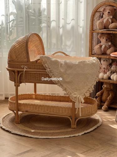 سرير الخيرزان - محايد