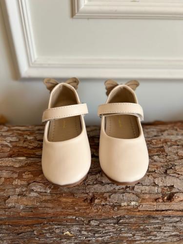 حذاء أوف وايت