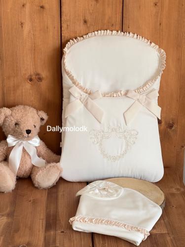 مدس مع اللفه والقبعه الدائريه