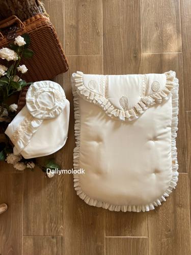 مفرش مع لفة وقبعة بيج محايد