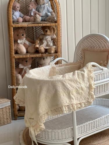 سرير الخيرزان - محايد