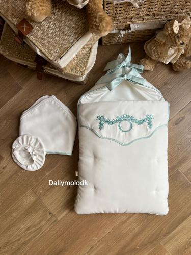 مدس مع لفة وقبعة تطريز تيفاني محايد