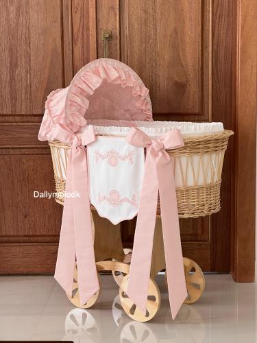 سرير  خشب خيرزان -بناتي