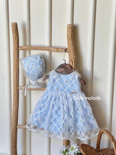 فستان ازرق من 0_3 الى 9_12 مع القبعة الفرنسية ومن 1 الى 5 سنوات بدون القبعة