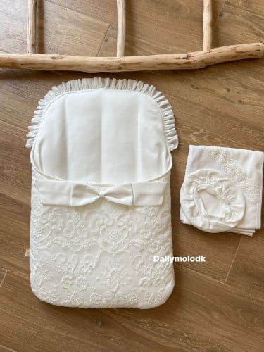 مدس اوف وايت محايد مع اللفه والقبعه الدائريه