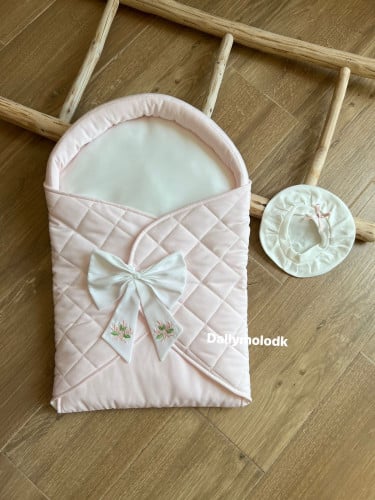 مهاد وردي مع القبعه الدائريه