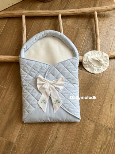 مهاد ازرق مع القبعه الدائريه