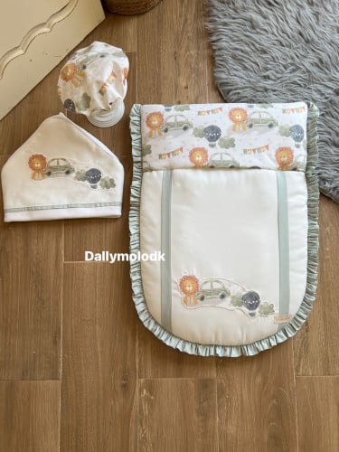 مفرش ولادي مع لفه والقبعة الدائريه