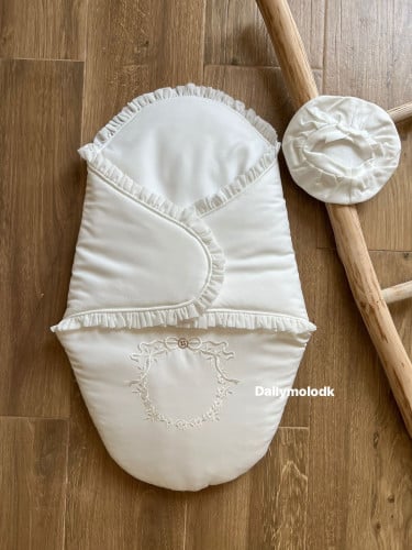 مهاد اوف وايت محايد مع القبعه الدائريه