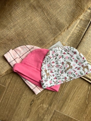 طقم ثلاث قبعات