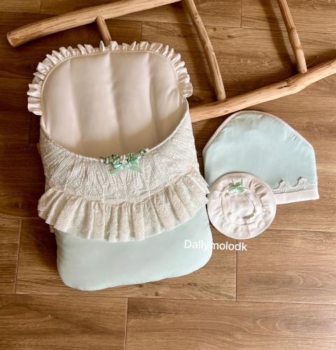 مدس تيفاني محايد مع اللفه والقبعه الدائريه