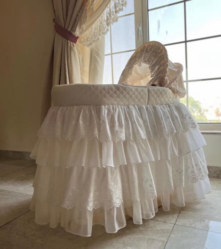 سرير محايد بيج و اوف وايت