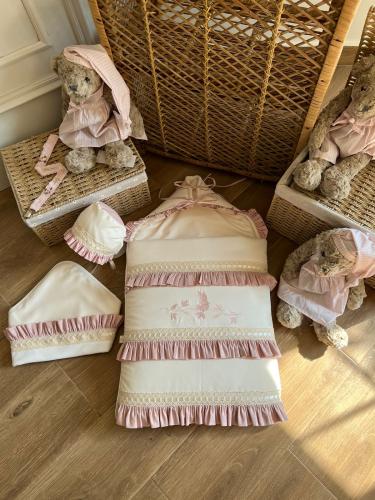 مدس بيج فاتح بناتي مع اللفه والقبعه الفرنسيه