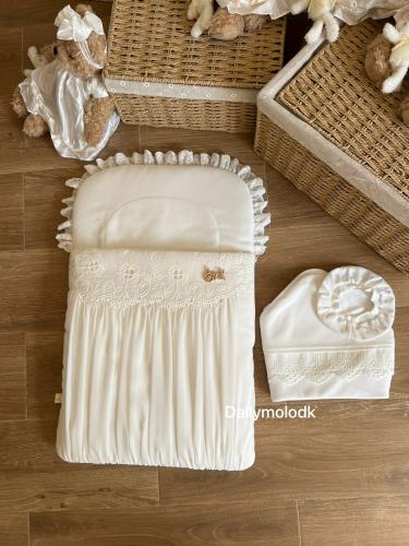 مدس محايد اوف وايت مع لفه والقبعة